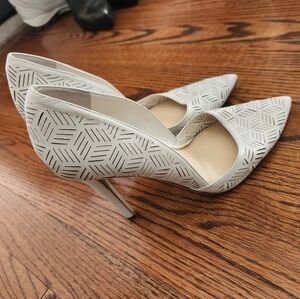 White Jessica Simpson Pumps. Great Condition Sz 7.5.